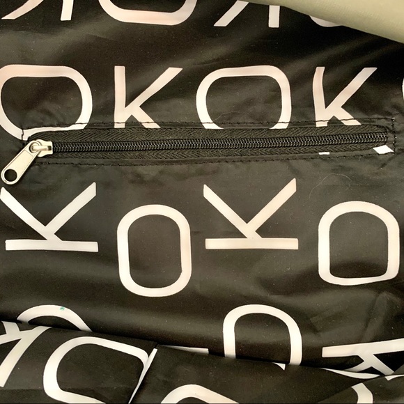 KOKO Large Zip Tote - Picture 9 of 12